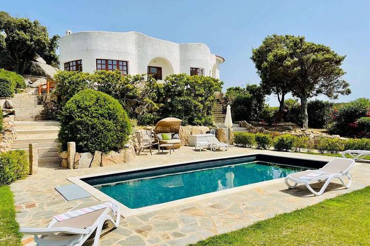 Villa pour 7 personnes, avec Terrasse et Jardin à Santa Teresa di Gallura
