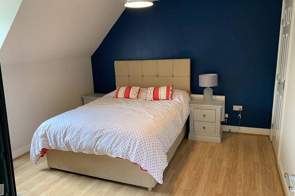 3 x Floor Fun House with Games Room (Sleeps 6) in Great Chart with Singleton, Ashford region