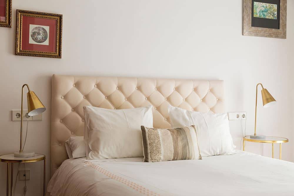 Entire apartment, Corral Rey. 1 bedroom, private terrace in Casco Antiguo, Sevilla