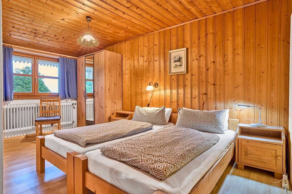 Ganze Wohnung, Gemütliche Ferienwohnung in ruhiger Waldrandlage mit eigenem Balkon in Zwiesel, Ostbayern