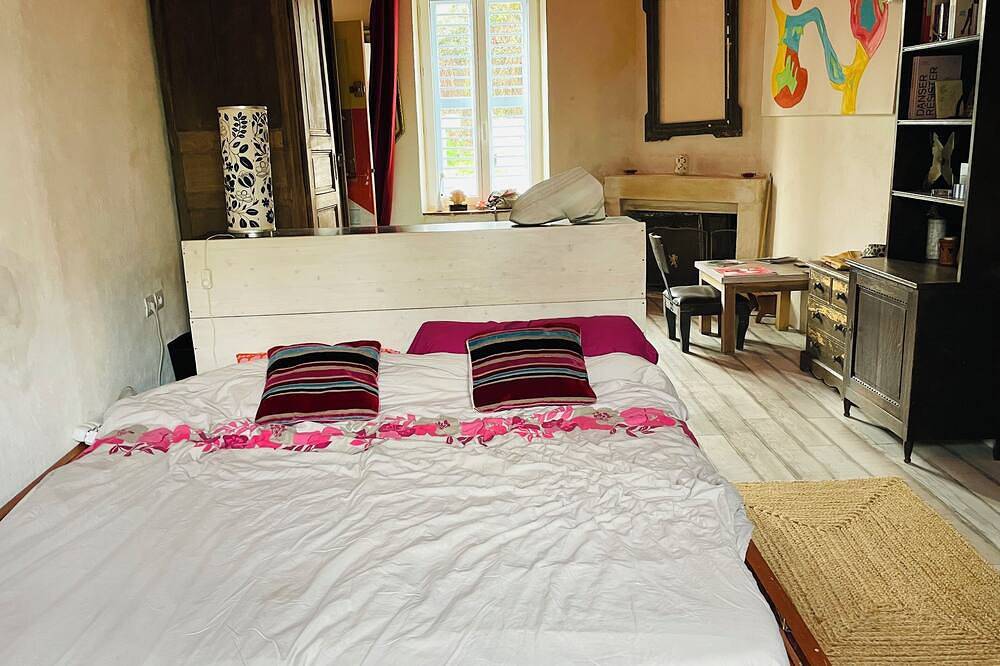 La maison du canal, cosy artist's house, pets welcome in Bannay, Bourges region