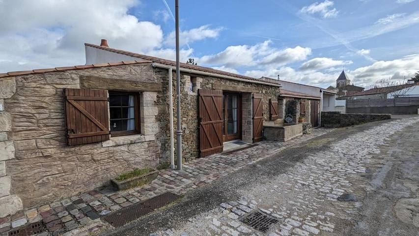 Location de vacances pour 4 personnes, avec terrasse, adapté aux familles à La Chaize-Giraud - 4