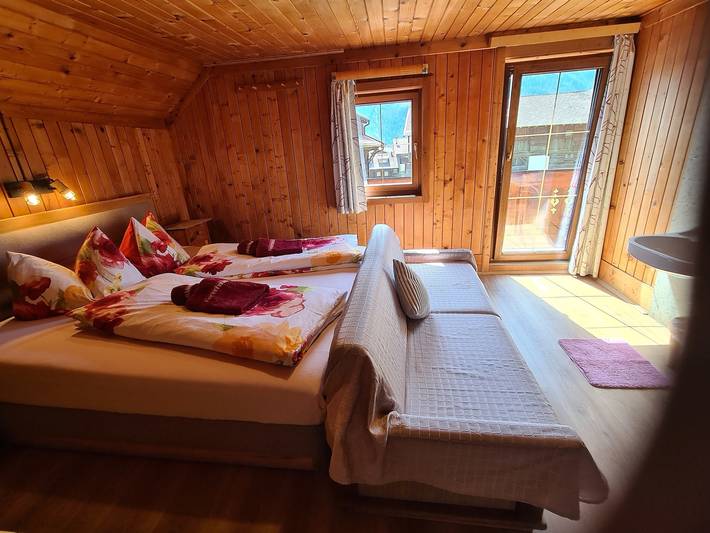 Ferienhaus für 12 Personen, mit Balkon und Whirlpool sowie Garten und Ausblick in Kals am Großglockner - 2