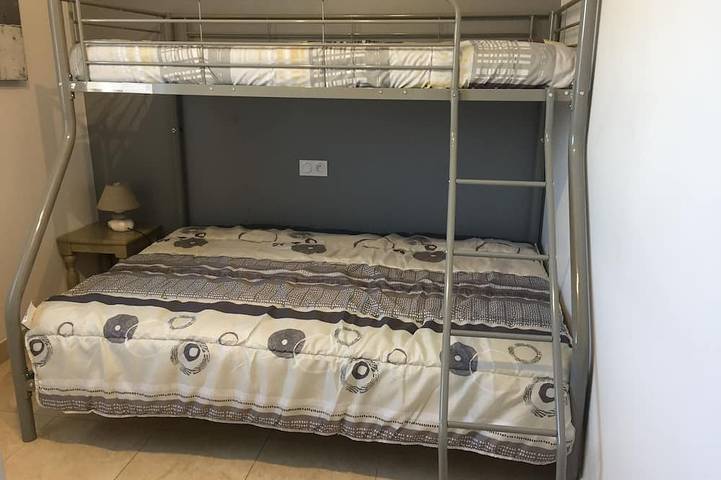 Entire apartment, Pleasant air-conditioned apartment in 700 feets of the beach in Agde, Côte d'Améthyste