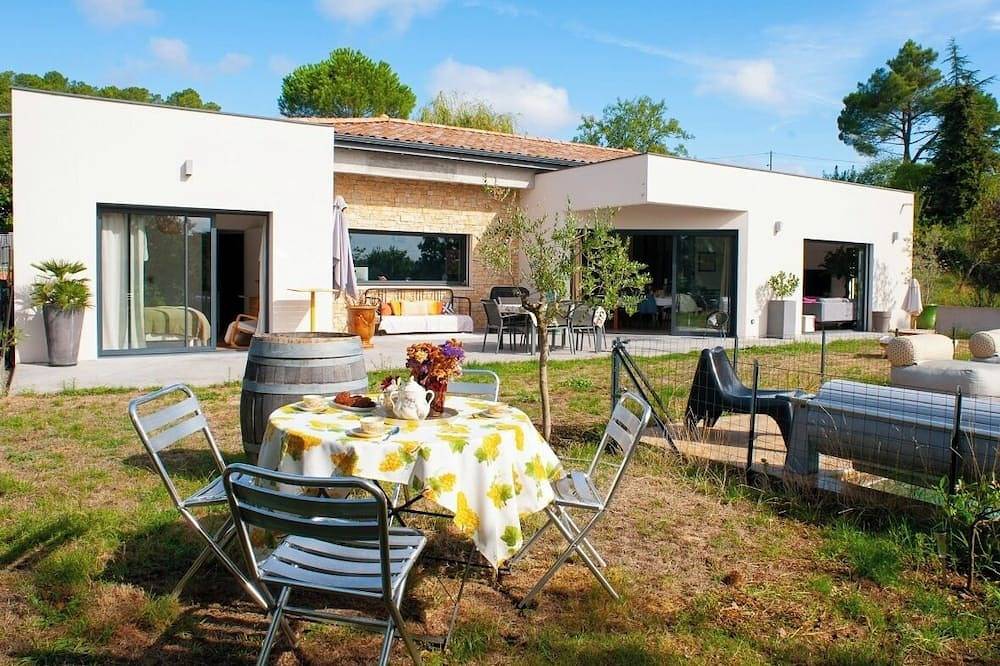 Villa Maison Blondin Piscine à débordement in Ucel, Parc naturel régional des Monts d'Ardèche