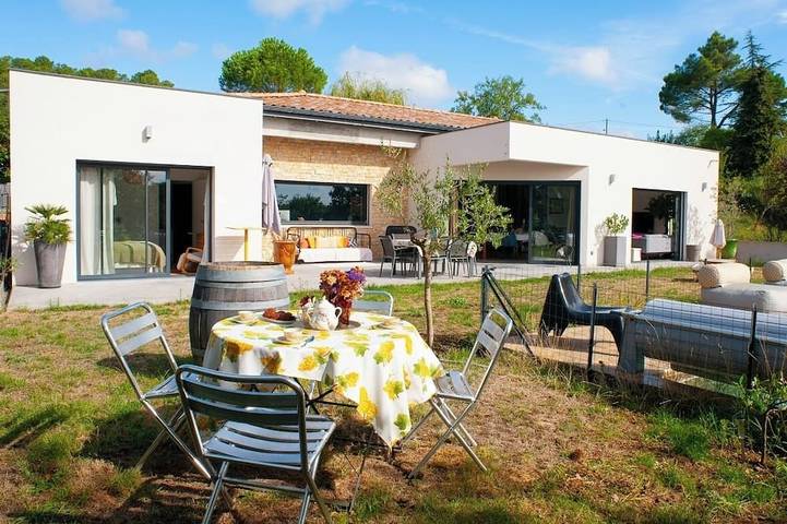 Location de vacances pour 8 personnes, animaux acceptés à Ucel