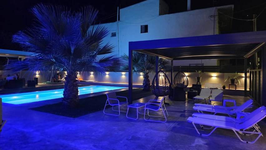 Hôtel pour 3 personnes, avec Balcon et Terrasse ainsi que Jardin et Piscine