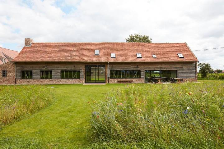 Location de vacances pour 18 personnes, avec jardin et vue dans Roesbrugge-Haringe - 2