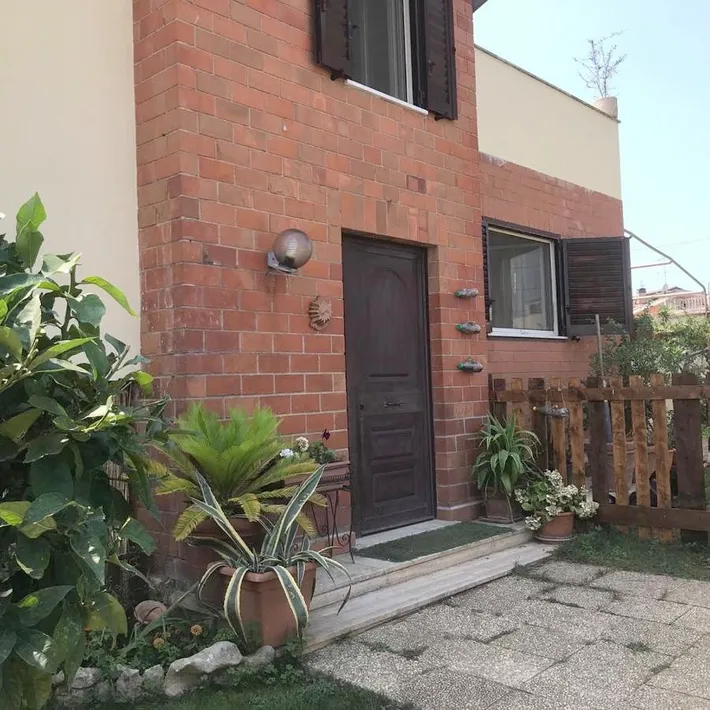 Alojamiento y desayuno para 3 personas, con jardín y terraza - 1