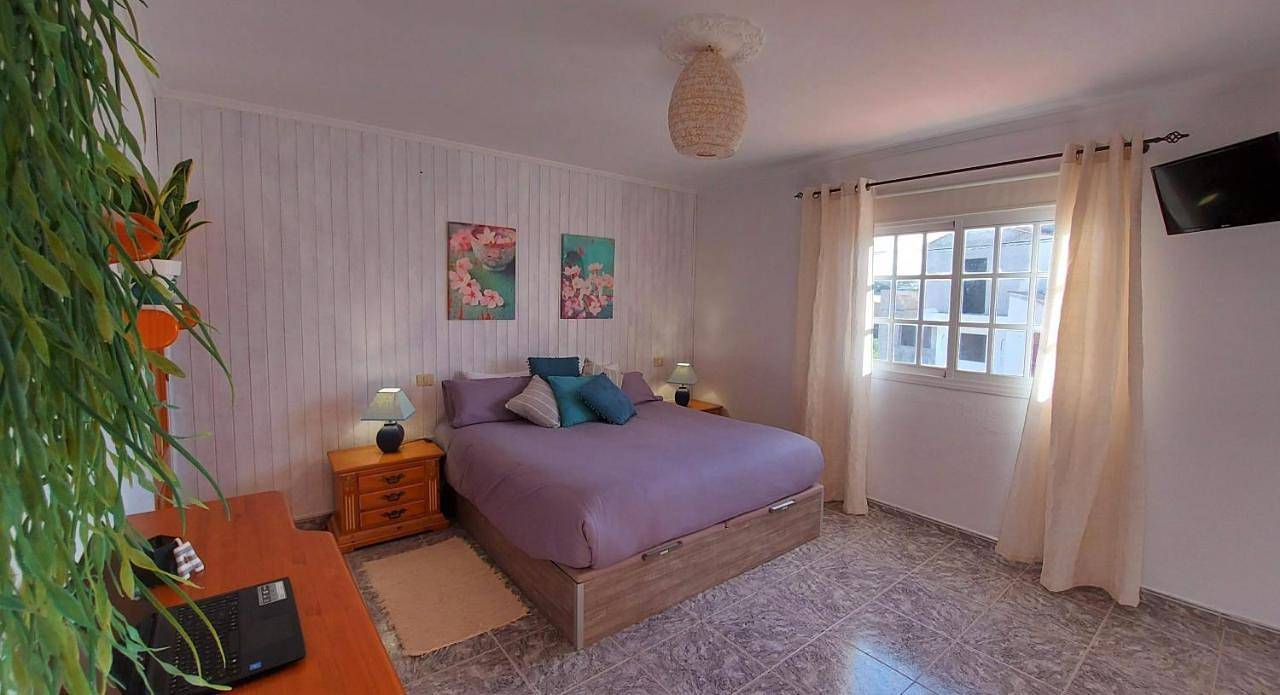 Ganze Ferienwohnung, Double Room with Shared Bathroom in Villaverde, La Oliva