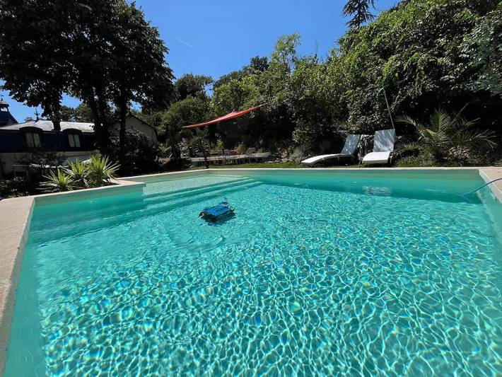 Location de vacances pour 8 personnes, avec vue et terrasse ainsi que piscine et jardin à Vernaison