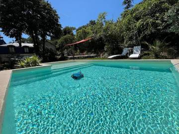 Location de vacances pour 8 personnes, avec piscine et vue ainsi que terrasse et jardin à Vernaison