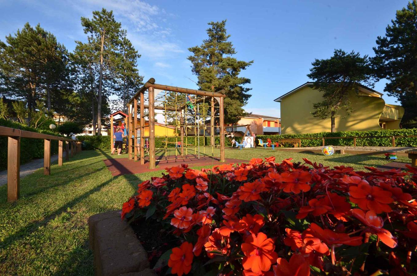 Entire holiday apartment, Holiday apartment mit Klimaanlage und Balkon  in Bibione, Venice Province