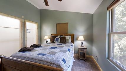 Log Cabin for 8 Guests in Wears Valley, Sevier County, Picture 3