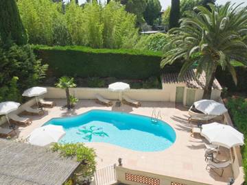 Hôtel pour 2 personnes, avec terrasse et piscine, animaux acceptés à Fayence