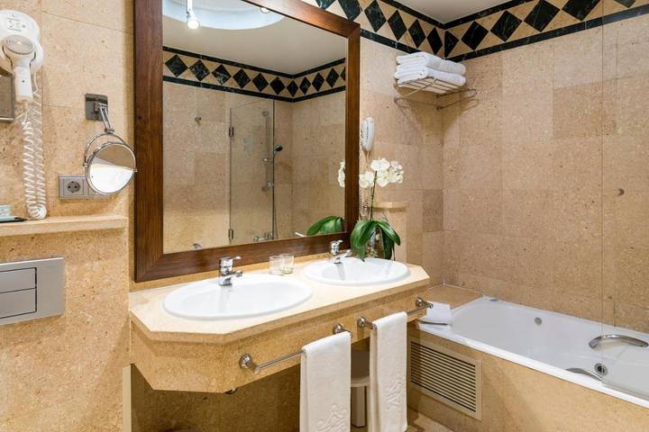 Casa rural con piscina para 2 personas, con jardín además de terraza y piscina en La Vera - 2