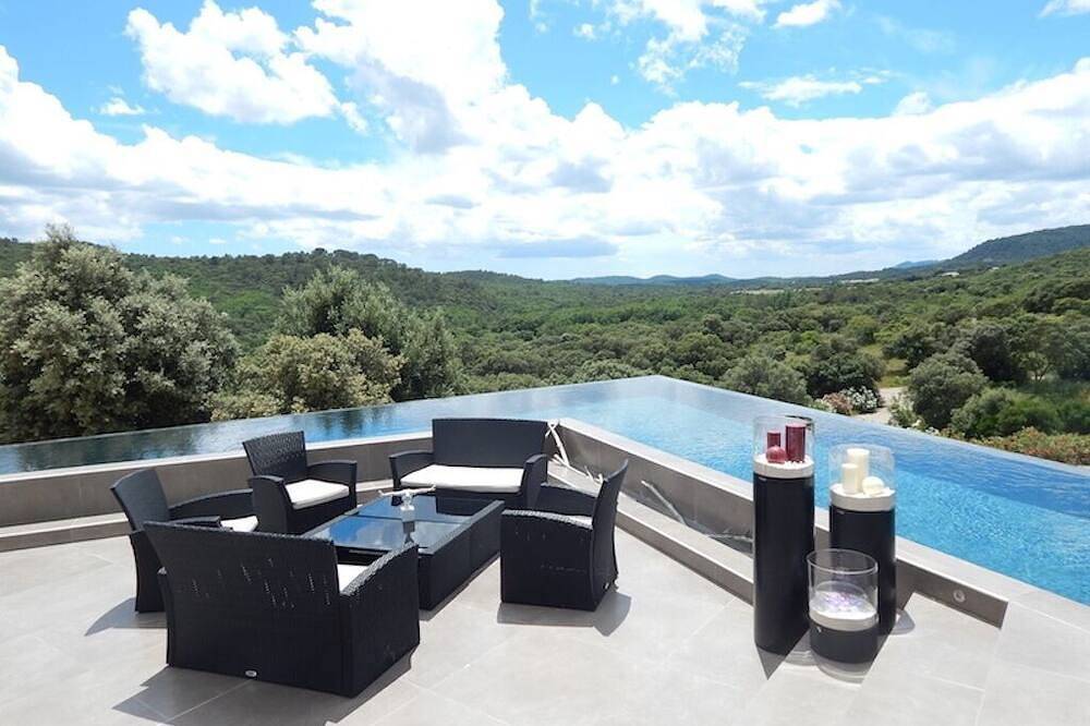 Villa contemporaine avec vue panoramique sur le Pic Saint Loup in Corconne, Région du Vigan