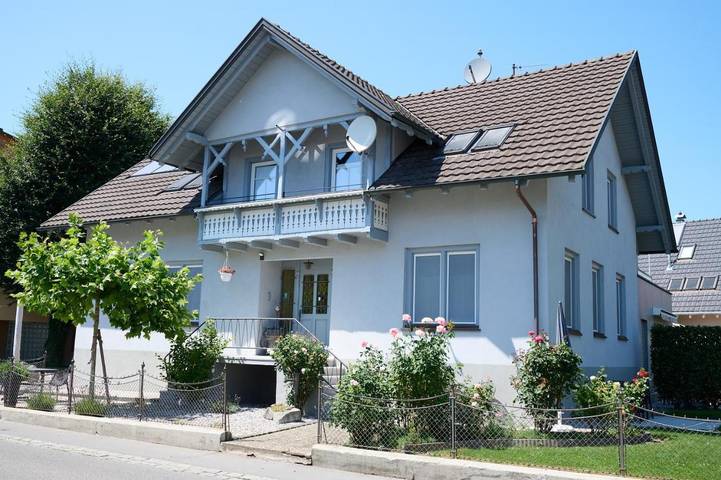 Ferienwohnung für 8 Personen, mit Balkon und Terrasse sowie Garten in Höchst