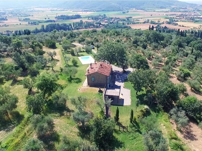 Villa per 7 persone, con piscina e terrazza nonché giardino, con animali domestici in Cortona