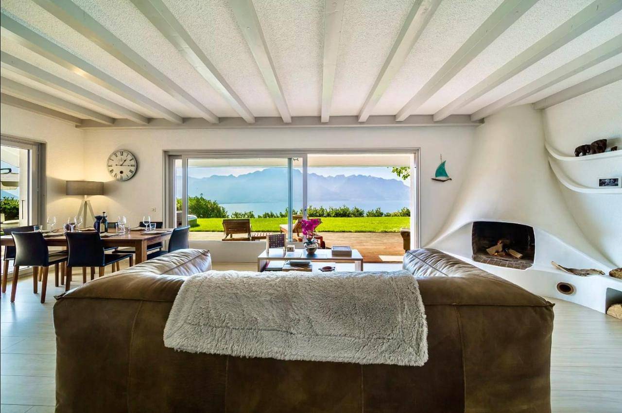 Sunset House with gorgeous view of the lake in Chernex, Montreux