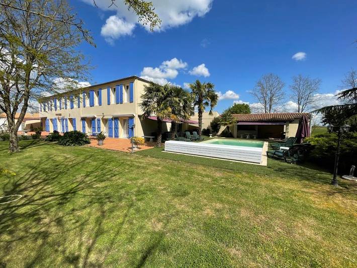 Gîte pour 2 personnes, avec terrasse ainsi que piscine et vue à Saint-Ouen-d'Aunis