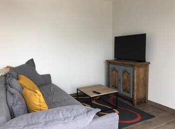 Gîte pour 3 personnes, avec terrasse ainsi que piscine et jardin, animaux acceptés dans le Finistère
