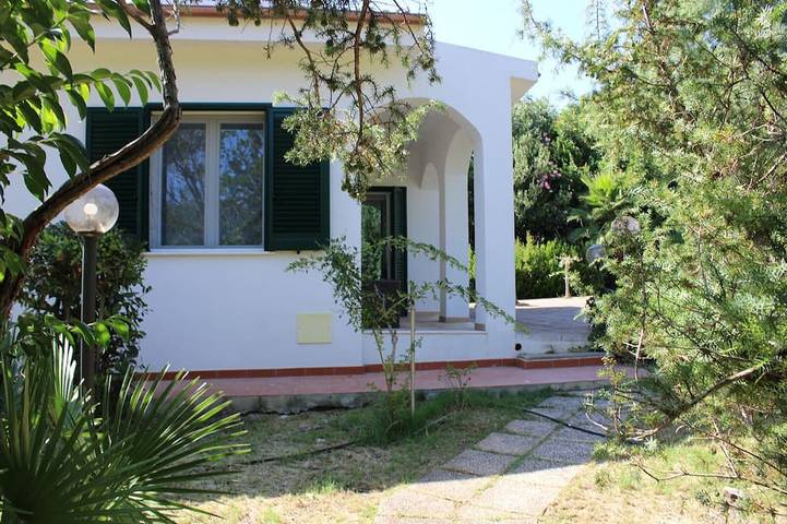 House surrounded by greenery just a few minutes drive from the most beautiful beaches of Alghero in Sassari, Nurra