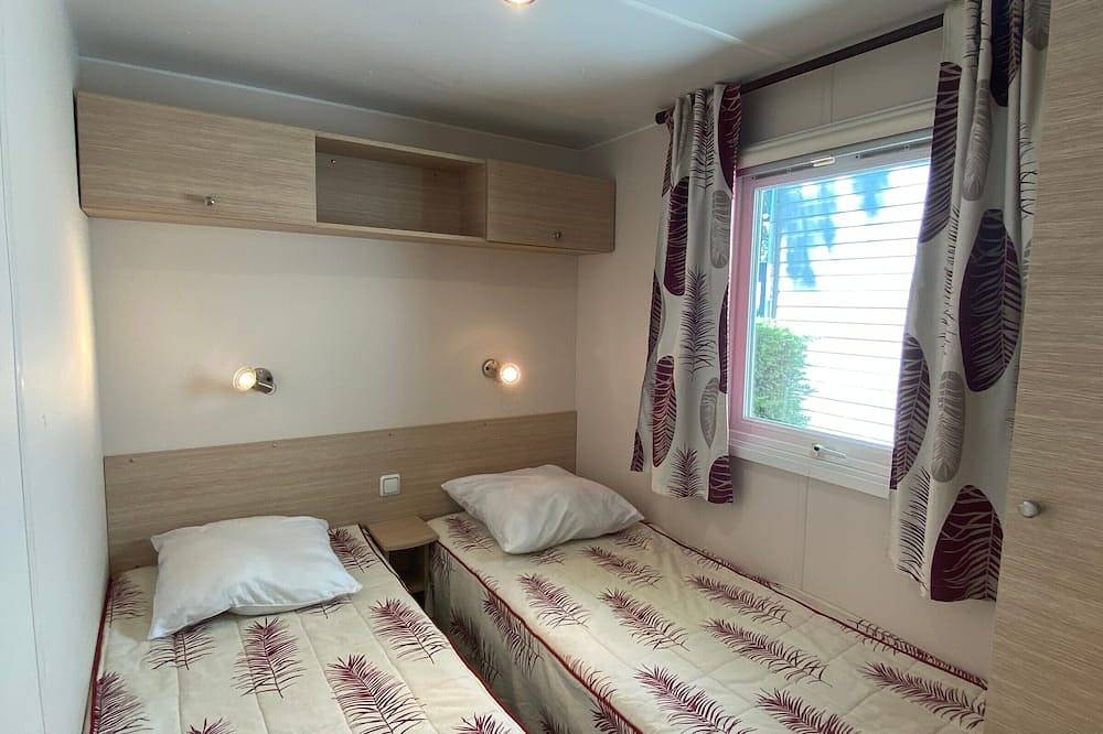 Mobil-home 3 chambres proche plage à Fouras, idéal 6 pers., équipement complet, calme assuré. in Fouras, Région de Rochefort