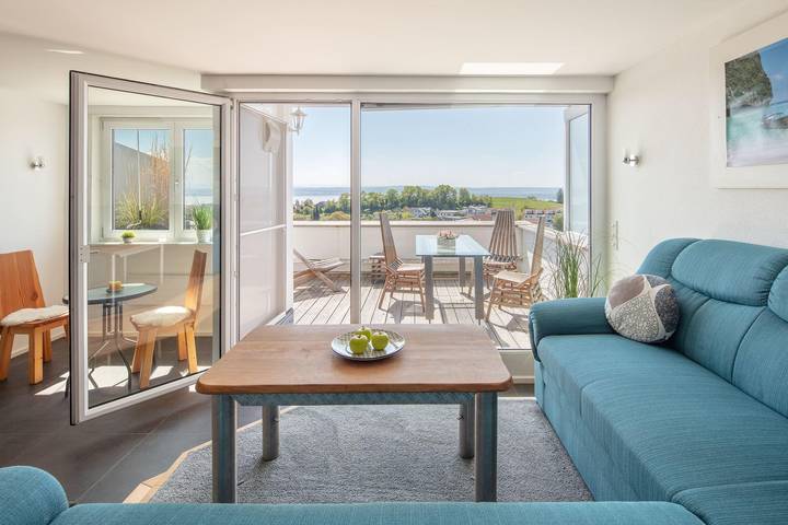 Ferienwohnung für 2 Personen, mit Balkon und Seeblick in Daisendorf