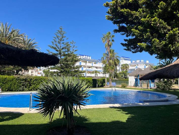 Apartamento de vacaciones para 5 personas, con jardín y piscina para niños además de vistas y piscina - 1