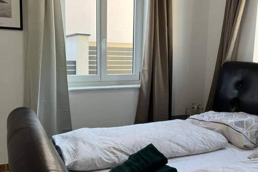 Gorgeous Room in Shared Villa w/ Free Parking in Floridsdorf, Wien