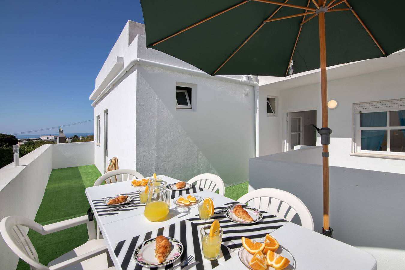 Casa de vacaciones 'Flôr' con vistas al mar, terraza privada y Wi-Fi in Albufeira, Distrito de Faro