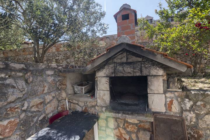 Apartamento entero, Apartamento de vacaciones para 4 personas con terraza in Jelsa, Hvar (isla)