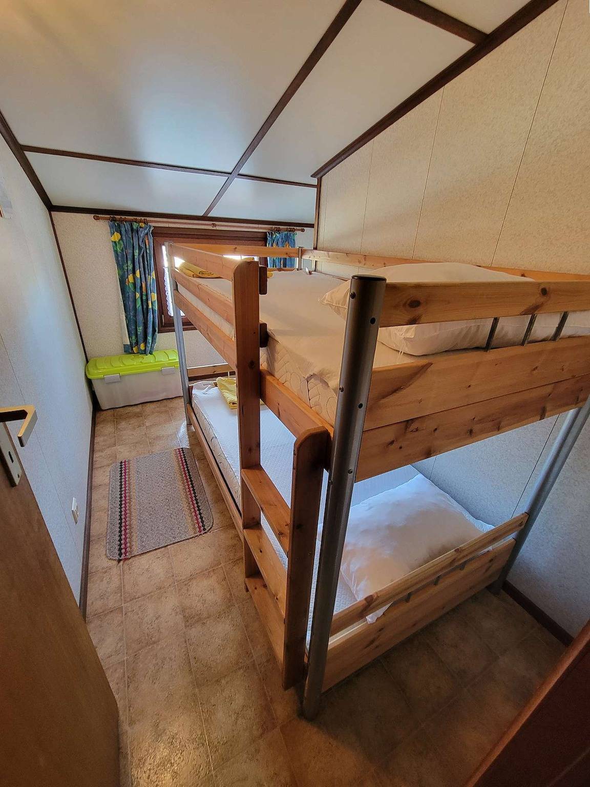 Appartement de vacances entier, Belle villa d'angle spacieuse climatisée, dans domaine Portes Du Soleil, 3 chambres, 6 couchages, wifi,  400m de la mer in Portiragnes Plage, Portiragnes