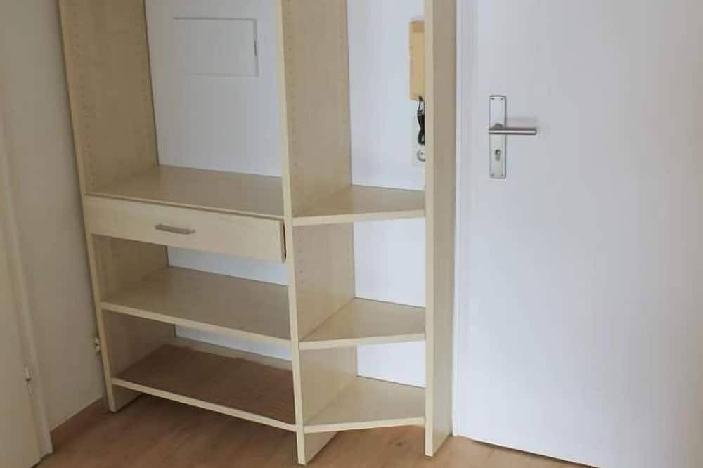 Zentrale 2-Raum-Ferienwohnung mit Balkon & Stadtblick — Bild 5