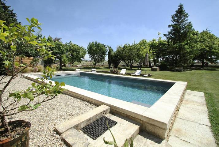 Gîte pour 4 personnes, avec jardin et piscine à La Baume-de-Transit