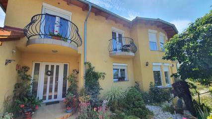 Ferienwohnung für 10 Personen, mit Balkon und Garten in Siofok