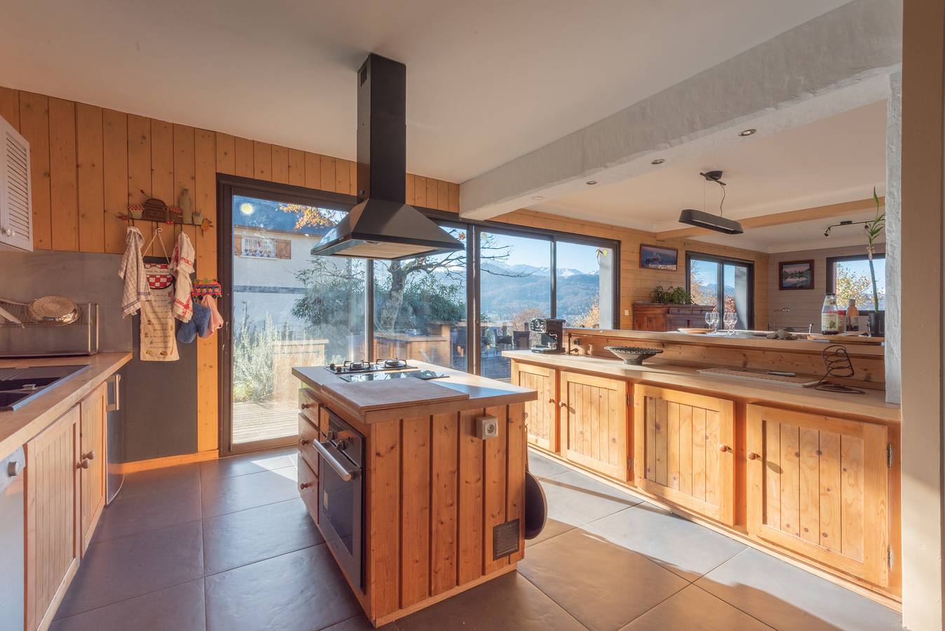 Maison Paul – Villa on the Hill in the Pyrenees Mountain View, Private Terrace, High-Speed Wi-Fi in Bagnères-de-Bigorre, Hautes-Pyrénées