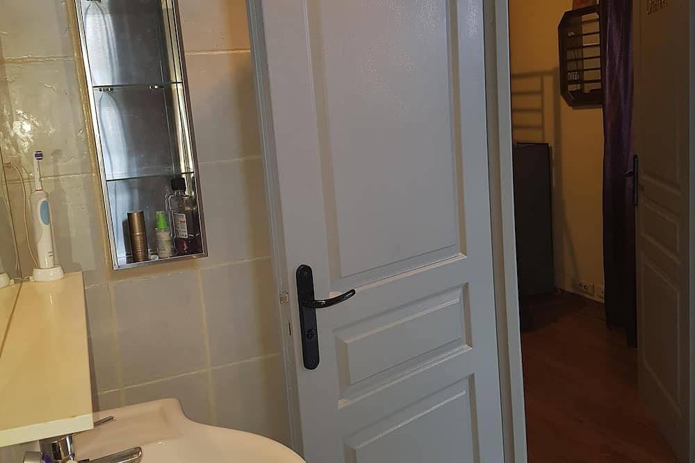 Appartement entier, Studio 23 m2 avec jardin privatif tout équipé in Saint-Michel-sur-Orge, Essonne