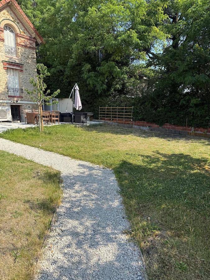 Location de vacances pour 3 personnes, avec Terrasse et Jardin à Noisy-le-Sec