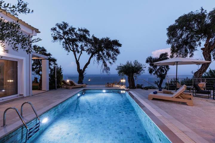 Location de vacances pour 8 personnes, avec jardin ainsi que piscine et vue, animaux acceptés dans Benitses - 3