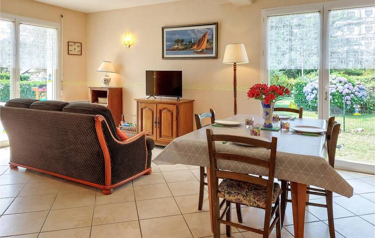 Gemütliche 70m² Wohnung: Parkplatz, TV, Garten, Internet - 2,5km von Plage du Kerrou in Clohars-Carnoët, Côte de Cornouaille