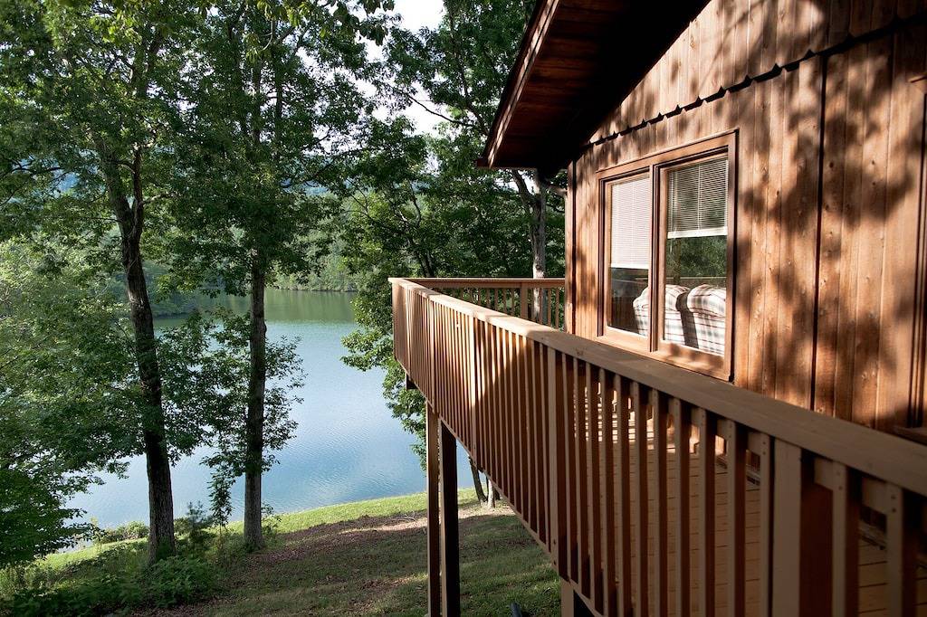 Cabin#3 Smith Mtn Lake. Views/Waterfront/Pet Free/No wake cove/Dock in Smith Mountain Lake