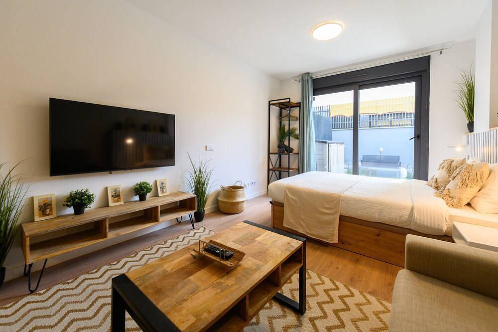 Entire apartment, Studio with private terrace and pool - gym - coworking space in Madrid in San Sebastián de los Reyes, Madrid Province