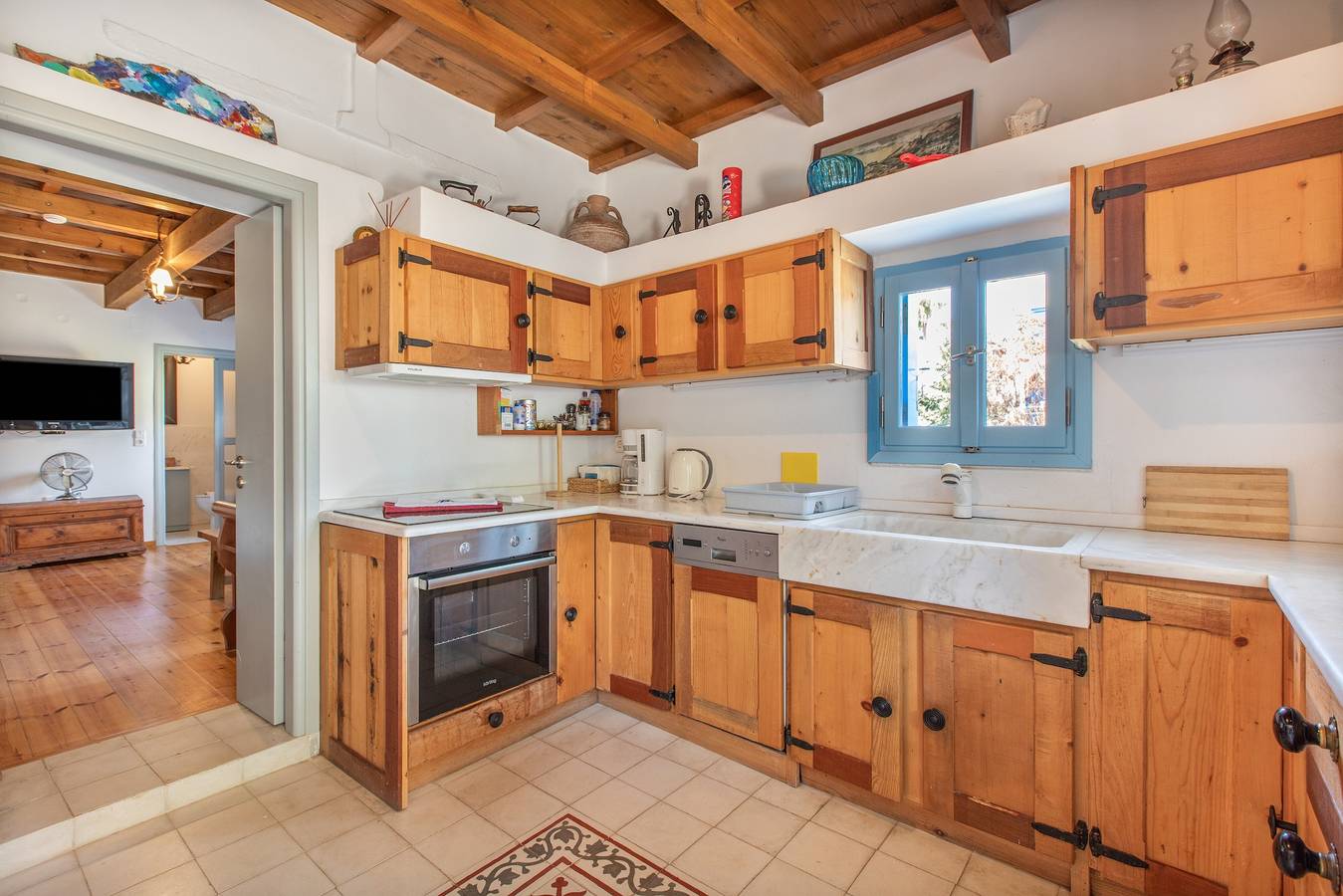 Villa Antonia steps from the sea, Wi-Fi, air conditioning in Almyrida, Vamos
