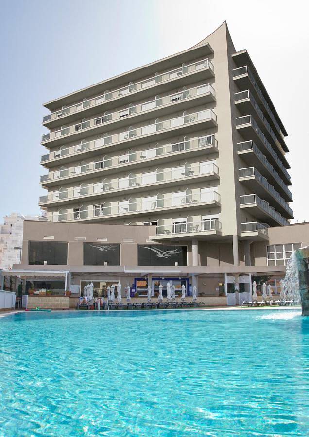 Hôtel pour 3 personnes, avec piscine et balcon - 1