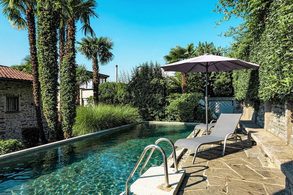 Tessiner Ferienhaus mit privatem Pool und grossem Garten, Panoramablick auf See in Minusio, Tessiner Alpen