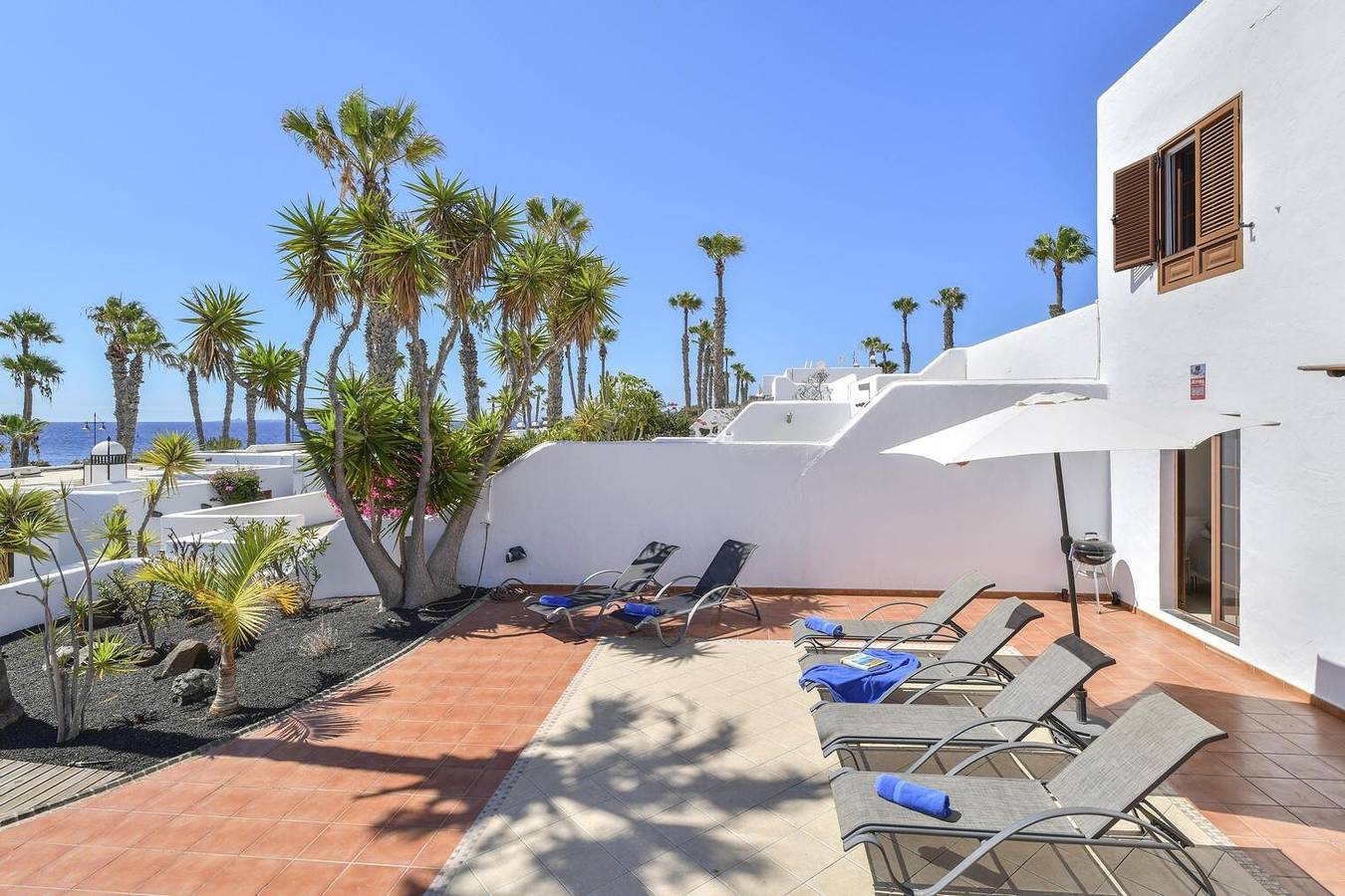 Apartamento entero, Apartamento Puerto Chico 1 con vistas al mar, jardín y piscina climatizada compartida in Playa Blanca, Yaiza