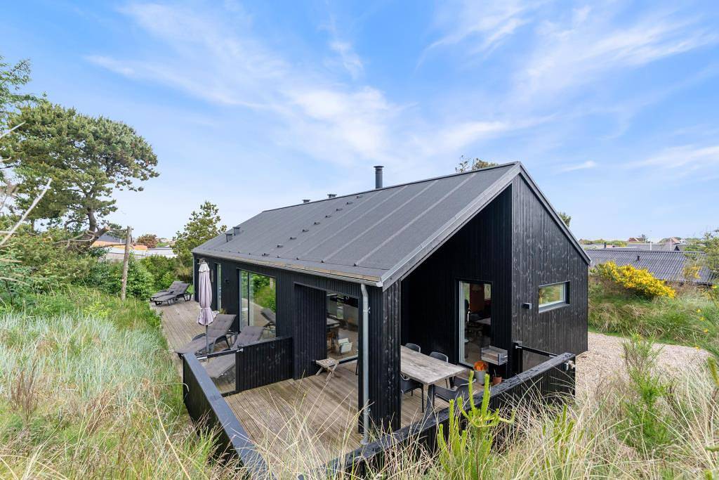 Modernes Ferienhaus mit Kaminofen direkt in Hvide Sande in Hvide Sande, Holmsland Klit