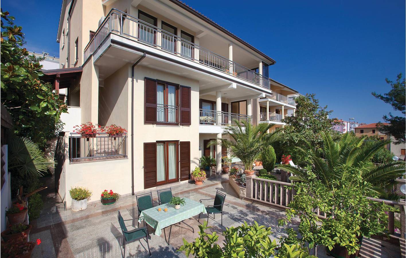 Ganze Ferienwohnung, Gemütliche Ferienwohnung mit Terrasse, WLAN und nur wenige Schritte vom Strand entfernt in Rabac, Labin-Rabac